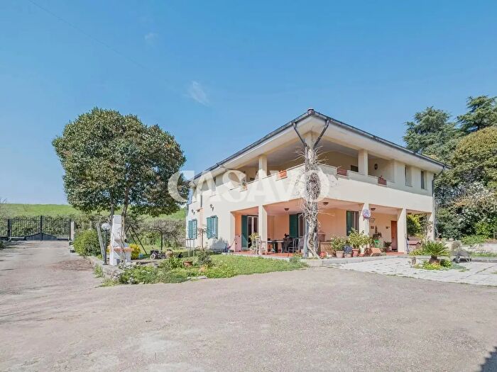 Casa con 5 locali in vendita in Roma