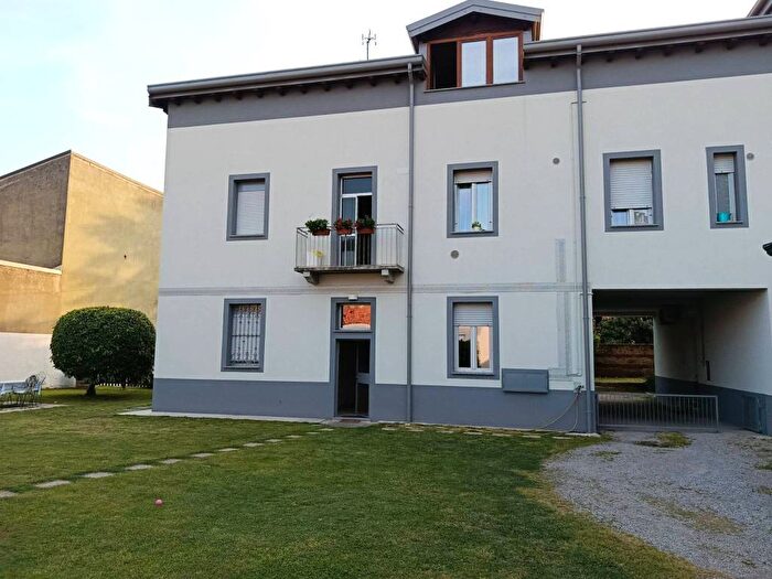 Appartamento bilocale in affitto in Via Monza, Lissone