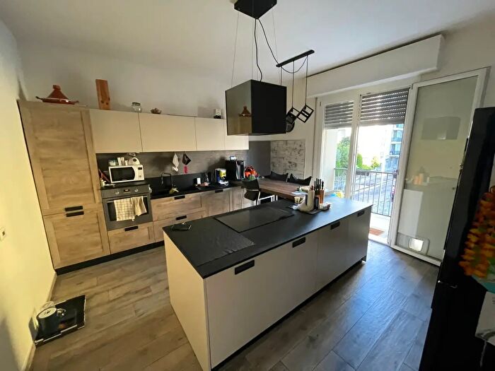 Appartamento con 5 locali in vendita in Via Achille Grandi, Modena