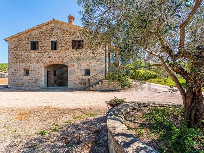 Casa con 5 locali in vendita in Torrebaldo, Todi