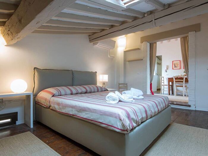 Appartamento trilocale in affitto in Borgo La Croce, SantAmbrogio, Firenze