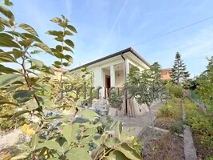 Casa quadrilocale in vendita in Via Agostino Guerrieri, Verona