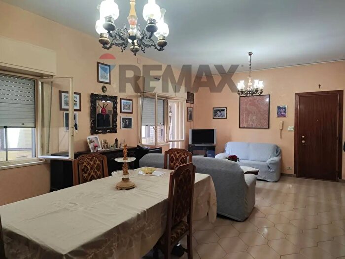 Appartamento con 7 locali in vendita in Via Santi Amato, Siracusa