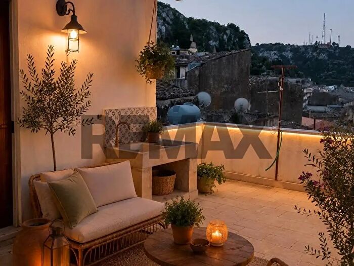 Casa con 7 locali in vendita in Vicolo Barone, Modica