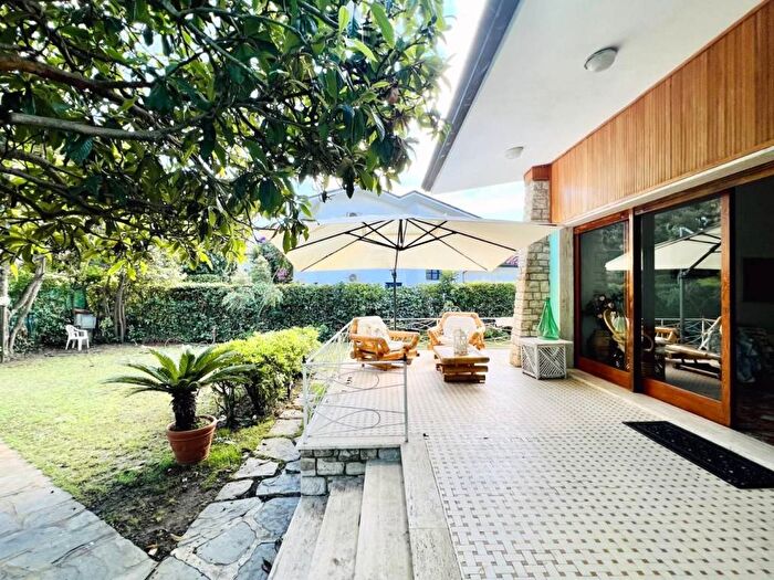 Casa quadrilocale in affitto in Via Umberto Maddalena, Pietrasanta