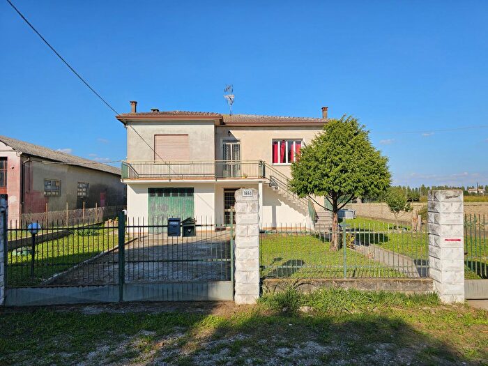 Casa quadrilocale in vendita in Via Valletta, Merlara