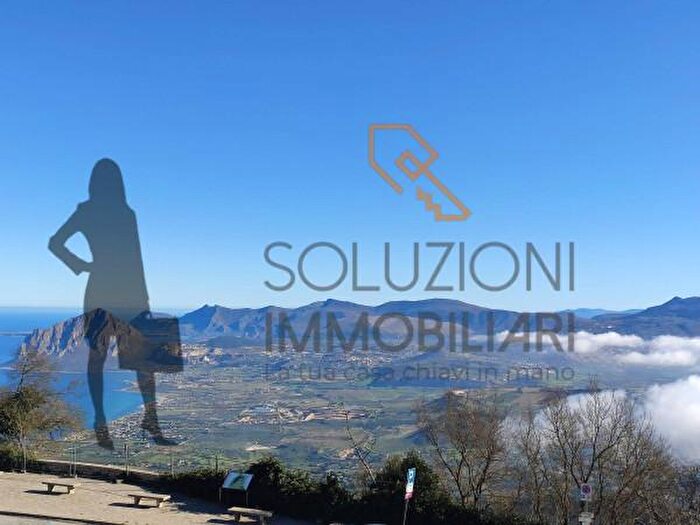 Appartamento quadrilocale in vendita in Via Albertina degli Abbati, Erice