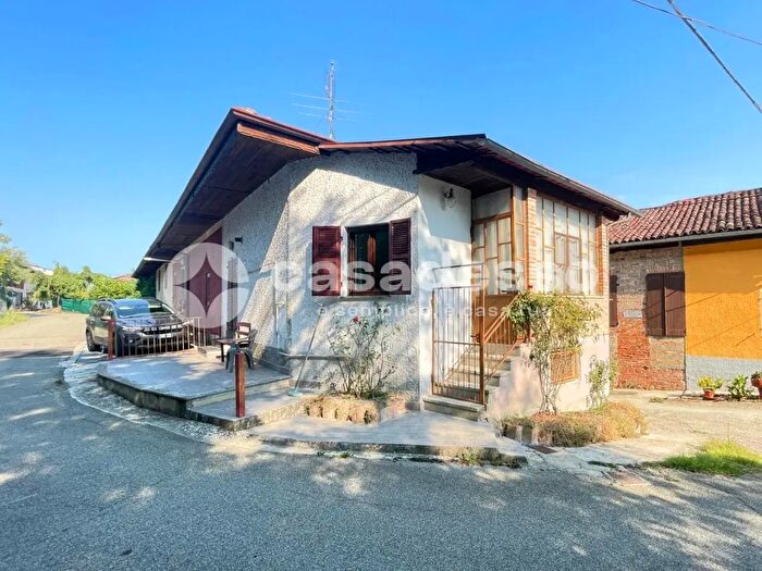 Casa quadrilocale in vendita in Via Seminenga, Moncestino