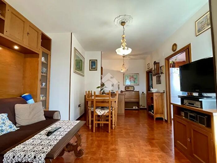 Appartamento con 5 locali in vendita in Viale Resistenza, Borgo San Lorenzo