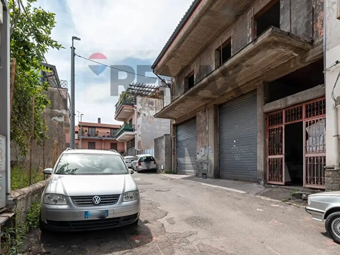 Appartamento con 5 locali in vendita in Via Domenico Gagini, Aci Castello