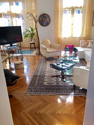 Appartamento con 6 locali in affitto in Via Montello, Gries San Quirino, Bolzano