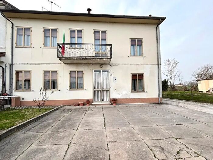 Casa con 5 locali in vendita in Via Bardelle, San Benedetto Po