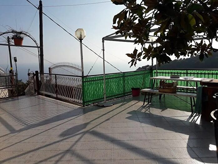 Casa con 11 locali in vendita in Località Martinazzi Camporosso, Camporosso