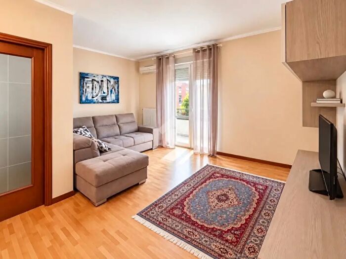 Appartamento trilocale in affitto in Via Carlo Botta, Milano