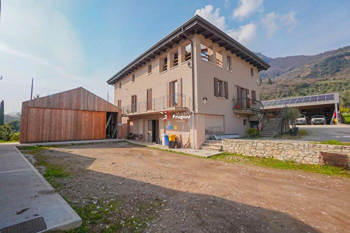 Casa con 16 locali in vendita in Via Golf, Toscolano Maderno