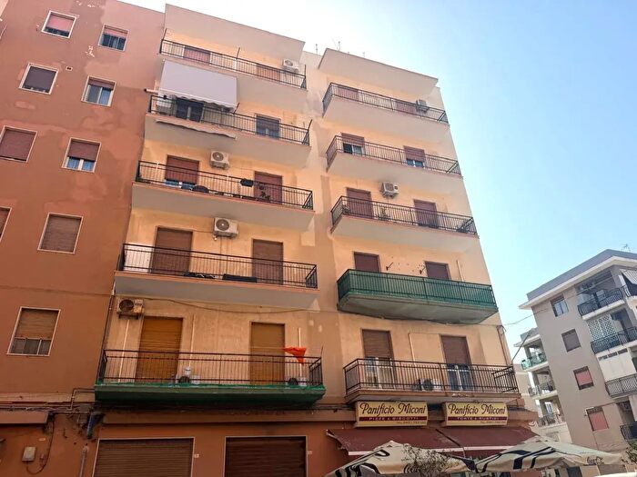 Appartamento quadrilocale in vendita in Via Rosolini, Siracusa