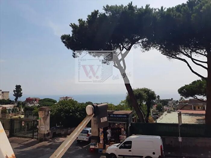 Appartamento con 5 locali in vendita in Via Posillipo, Napoli