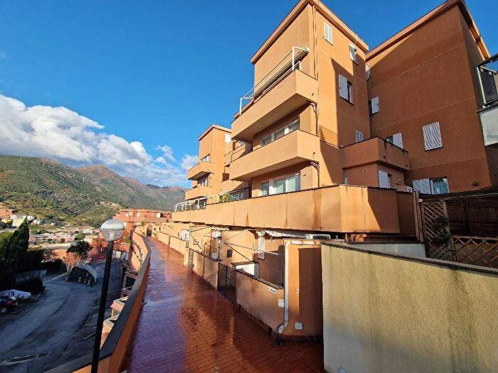 Appartamento trilocale in affitto in Pineta, Arenzano