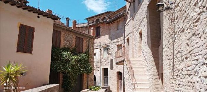 Casa quadrilocale in vendita in Via Fabio Alberti, Bevagna
