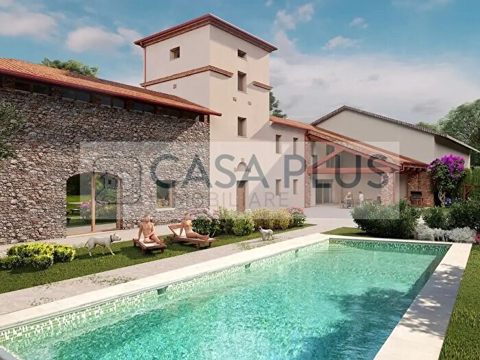 Casa con 5 locali in vendita in Bassano Del Grappa