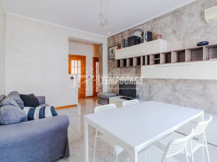 Appartamento trilocale in affitto in Via Arcivescovo Romilli, Milano
