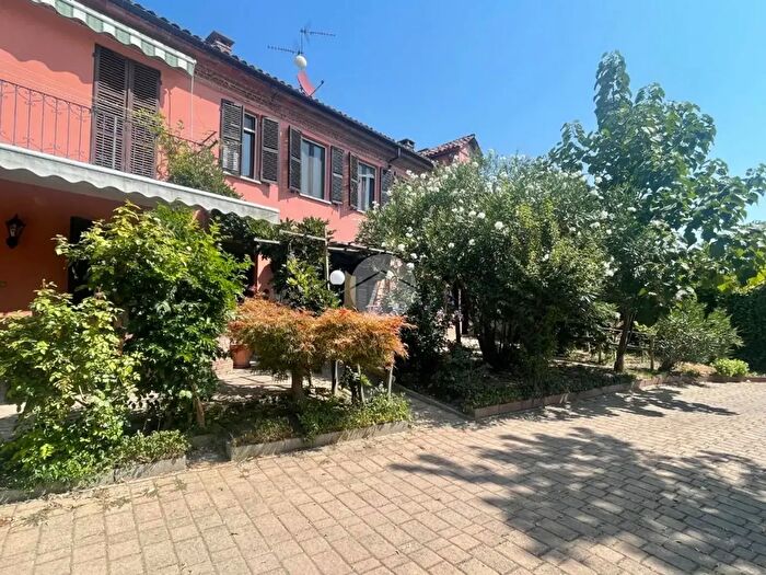 Casa con 6 locali in vendita in Localita Viatosto, Asti