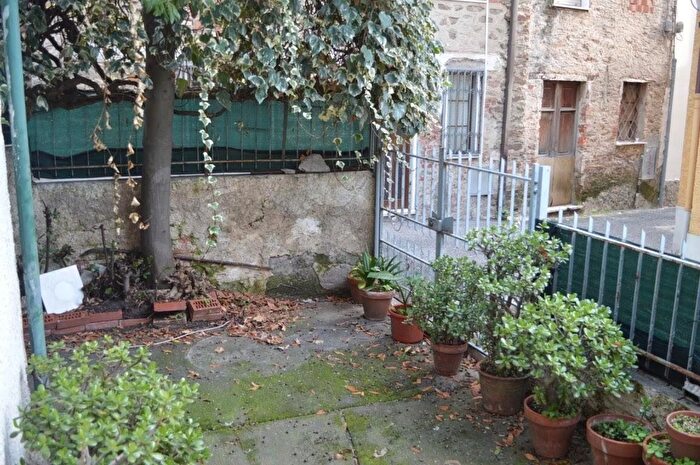 Casa con 8 locali in vendita in Montignoso