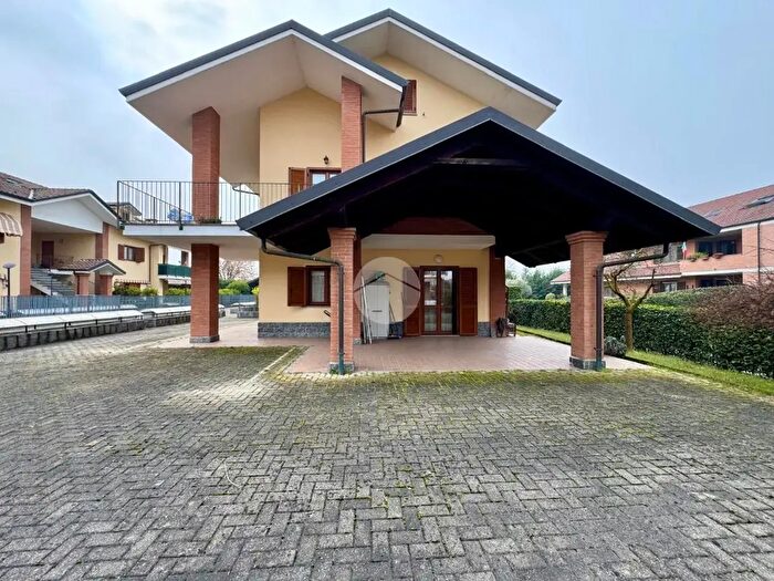 Appartamento con 5 locali in vendita in Via Genova, Volpiano