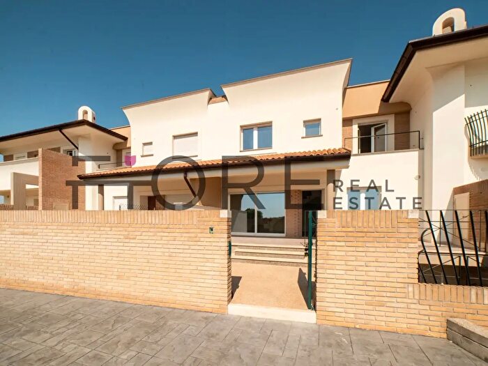 Casa trilocale in vendita in Via di Valle Schioia, Anzio