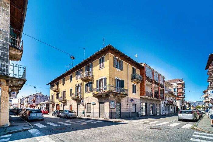 Appartamento trilocale in vendita in Via Juvarra, Venaria Reale