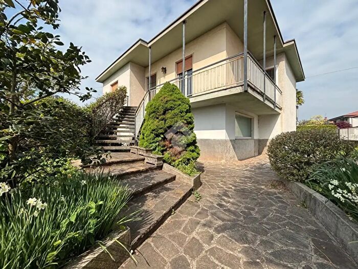 Casa quadrilocale in vendita in Via G Rossini, Treviolo