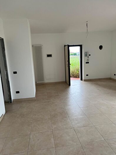 Casa quadrilocale in vendita in Carrara