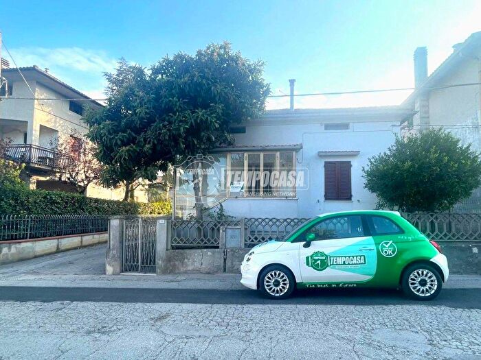 Casa quadrilocale in vendita in Via Abbadia, Osimo
