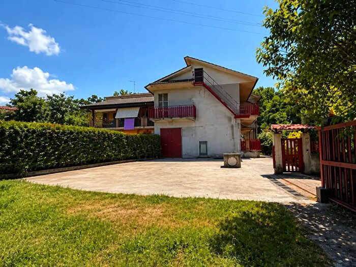 Casa con 5 locali in vendita in Via Cavariccio, Alatri