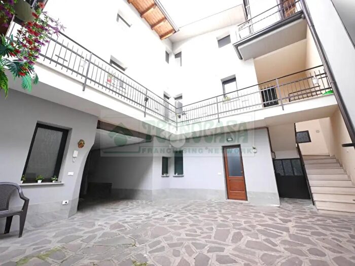 Casa con 6 locali in vendita in Urago DOglio