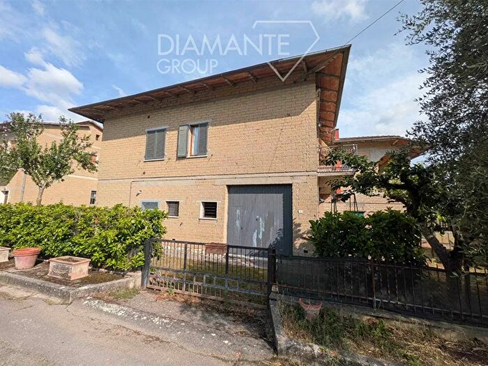 Appartamento con 6 locali in vendita in Montepulciano