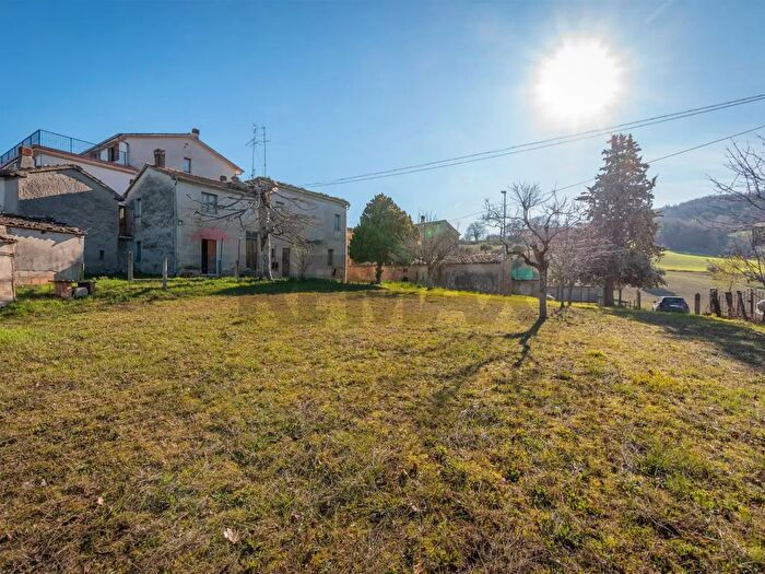 Casa con 6 locali in vendita in Fonte del Piano, Cingoli