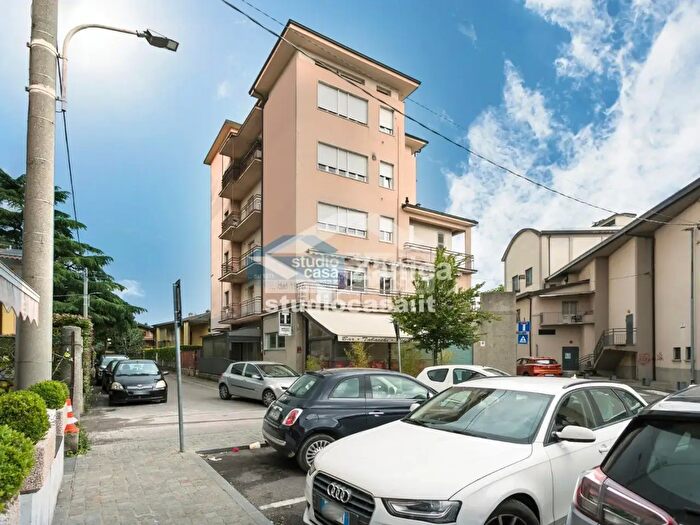 Appartamento trilocale in vendita in Via Libertà, Zanica