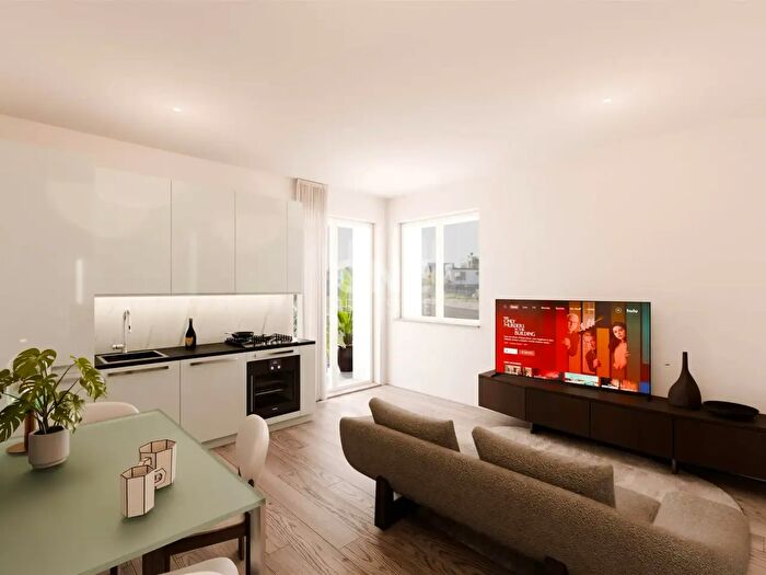 Appartamento trilocale in vendita in Via Cattaneo, Erba