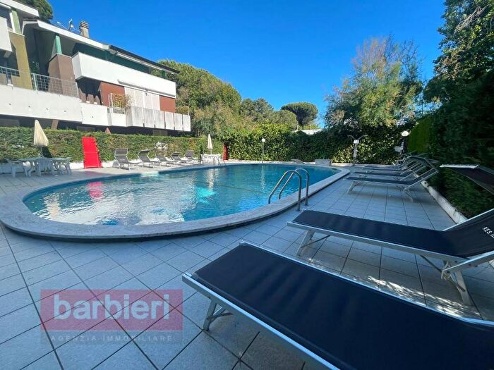 Appartamento con 5 locali in affitto in Viale Ponchielli, Cervia