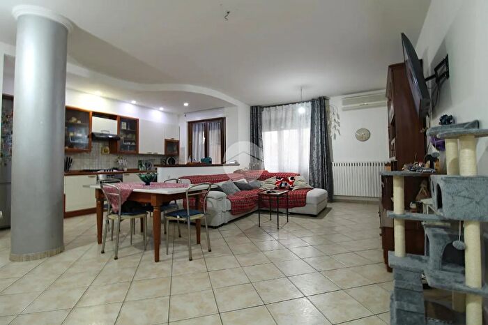 Appartamento trilocale in vendita in Via al Pradone, Covo