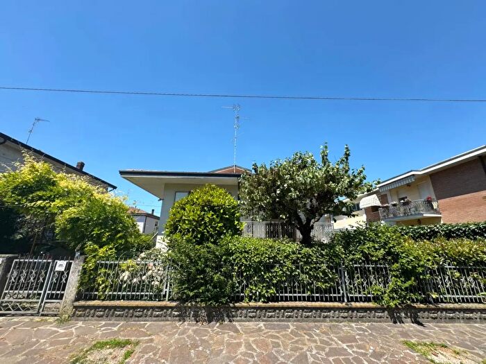 Casa con 5 locali in vendita in Novi Di Modena