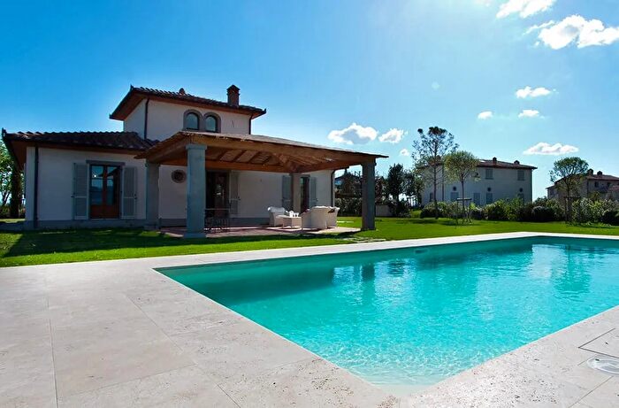 Casa con 6 locali in vendita in Viale Cesare Battisti, Cortona