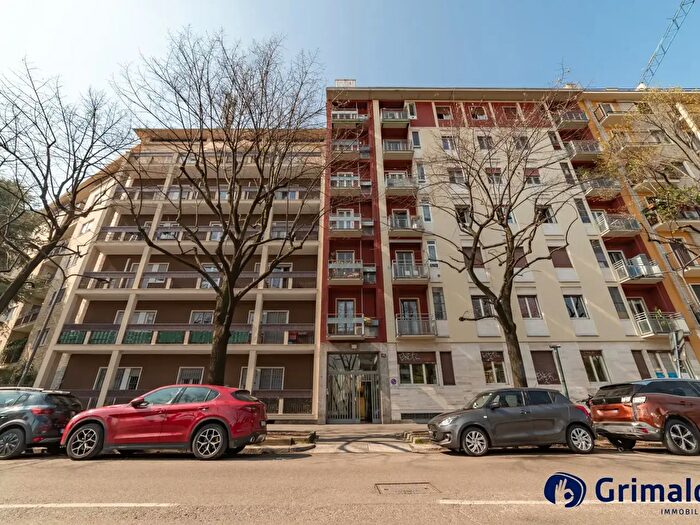 Appartamento trilocale in vendita in Via Fornari, Milano