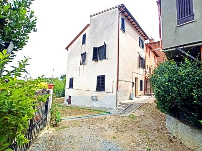 Appartamento quadrilocale in vendita in Via Chiusi, Castiglione Del Lago