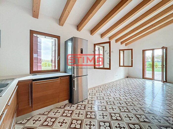 Casa con 6 locali in affitto in Silea