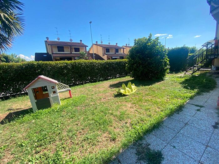 Appartamento trilocale in vendita in Via Giacomo Leopardi Ceranova, Ceranova