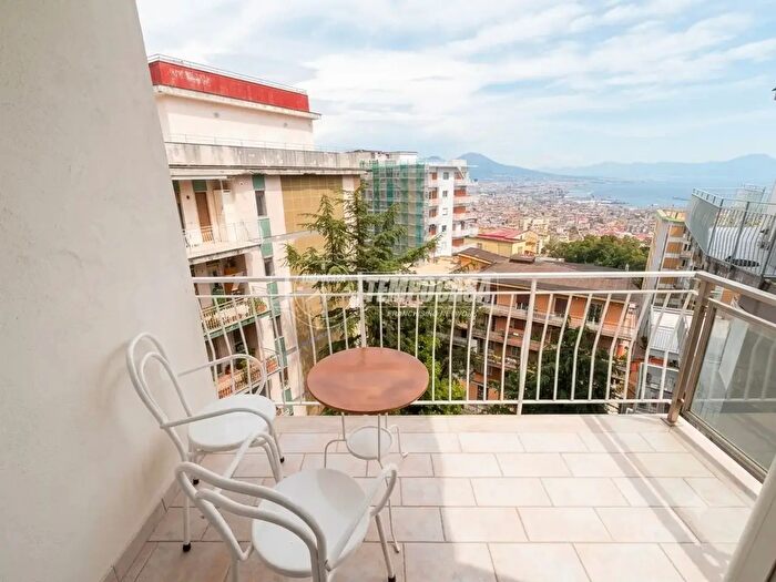 Appartamento quadrilocale in vendita in Via Bernardo Cavallino, Napoli