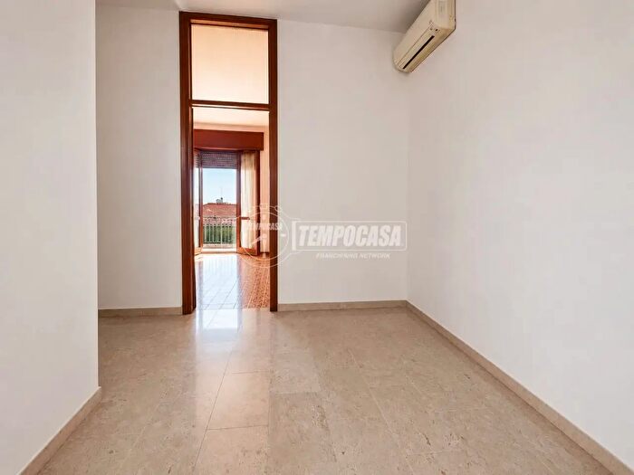 Appartamento trilocale in vendita in Via Giuseppe Mangili, Bergamo