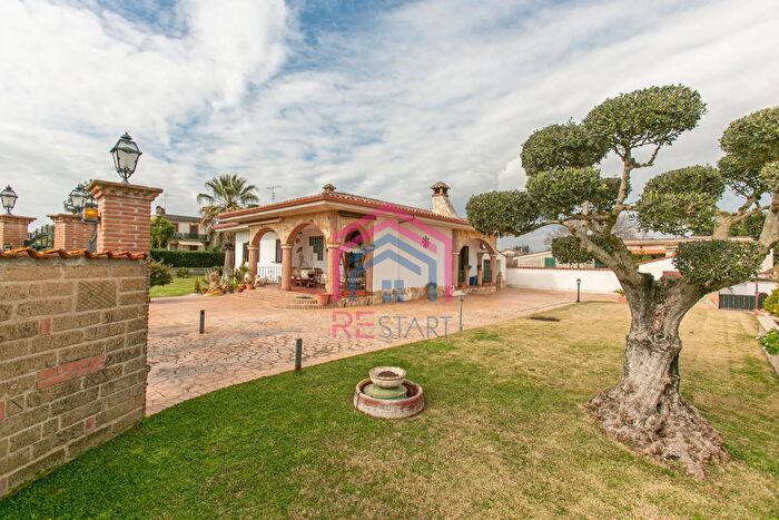 Casa quadrilocale in vendita in Via Stromboli, Aprilia